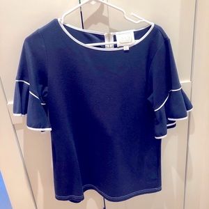 Navy/white Sail to Sable top. Medium